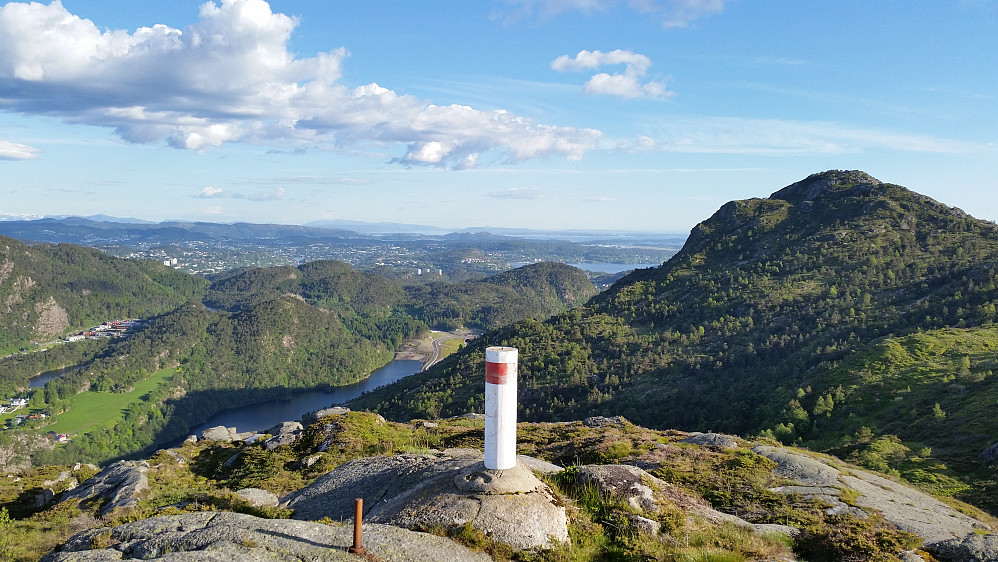 Utsikt fra Ørnafjellet mot Lyderhorn