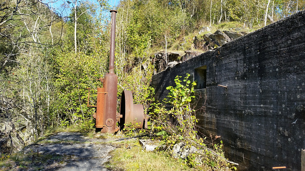 Dampmaskin som drev transport av kalkstein ned til sjøen for transport videre