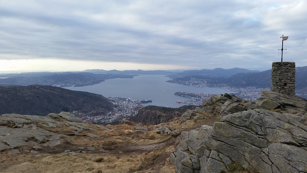 Utsikt fra Løvstakken nordover byfjorden
