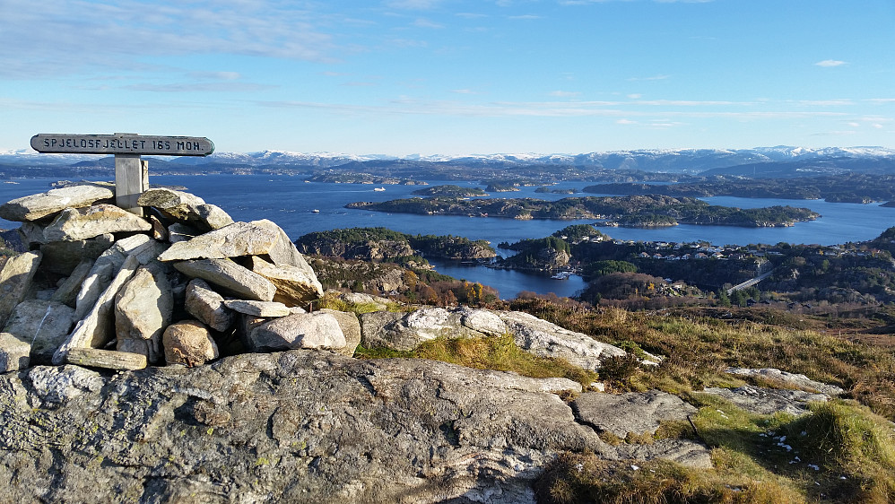 Spjeldsfjellet med utsikt østover