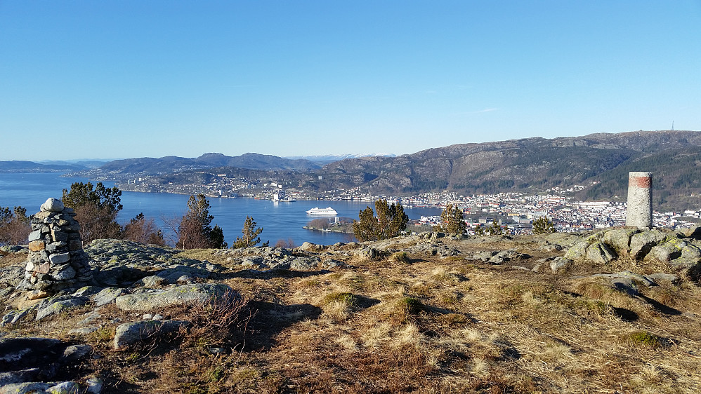 Fra Damsgårdsfjellet med utsikt nordover mot Sandviken
