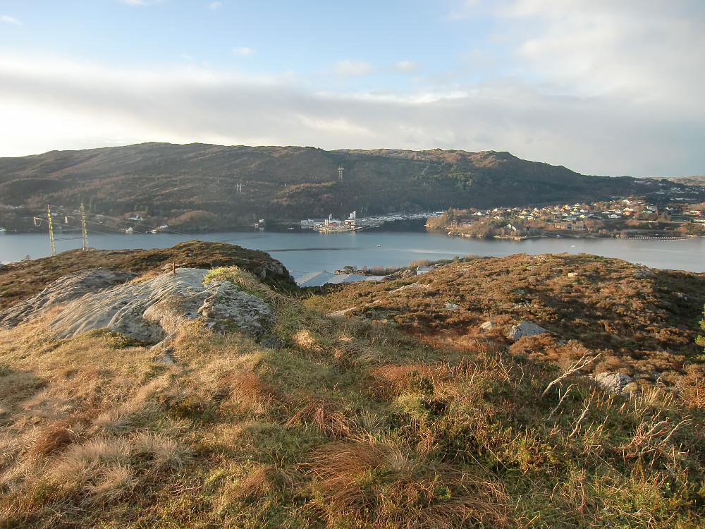 Ebbesvikfjellet med utsikt mot vest 