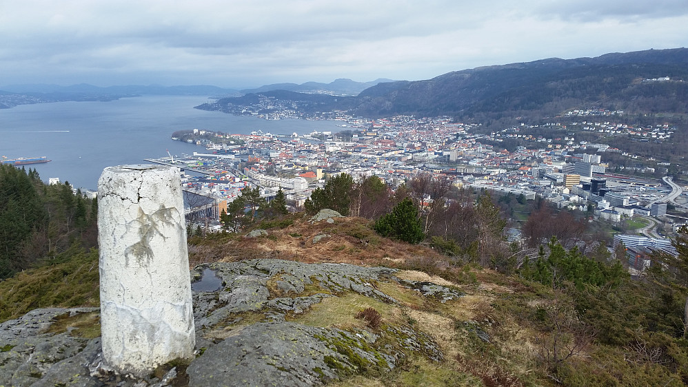 Strandafjellet med Bergen sett mot nord. 