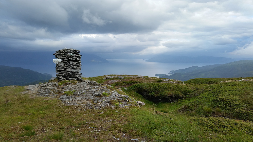 Haukåsfjellet med utsikt mot syd med Hardangerfjorden