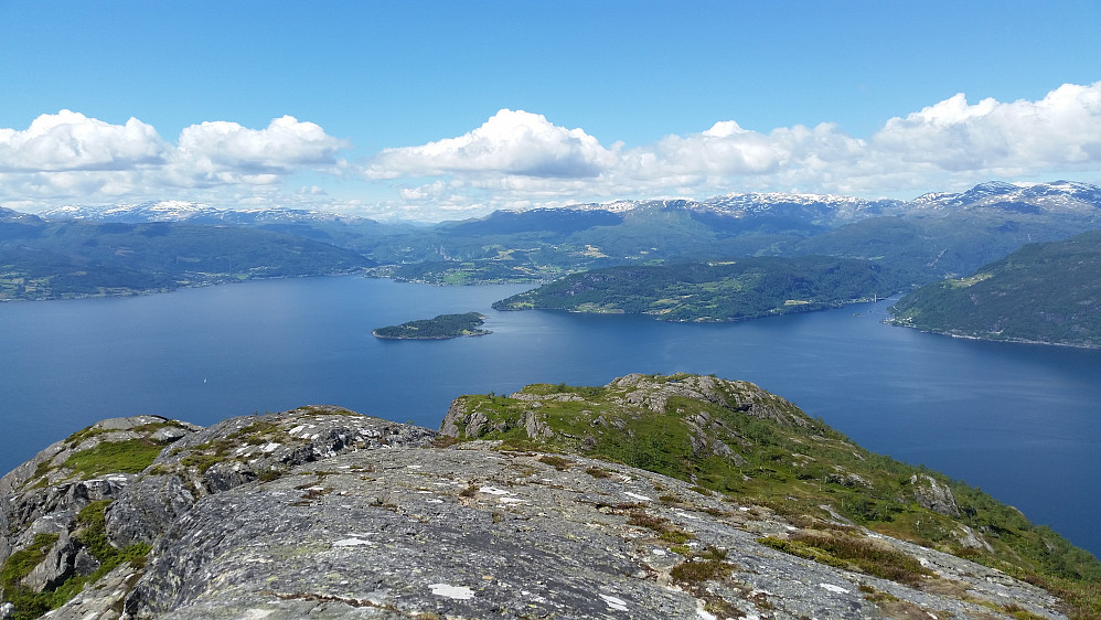 Utsikt mot Norheimsund og Øystese.