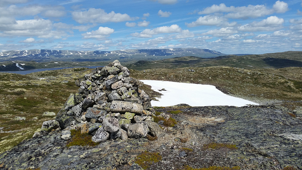 Hovedvarden på Øklenutan med utsikt mot Hallingskarvet. 
