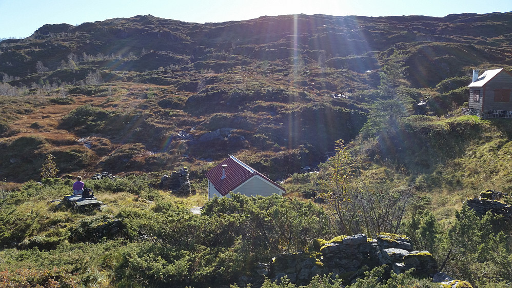 På Borgasætra står det nå 2 hus og der er det er i tillegg 6 støltufter. 