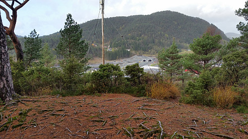 Tunnelmunning til ny motorveien mellom Os og Bergen. Her tunnelen gjennom Skogafjellet. Tatt fra utsiktspunktet på toppen.