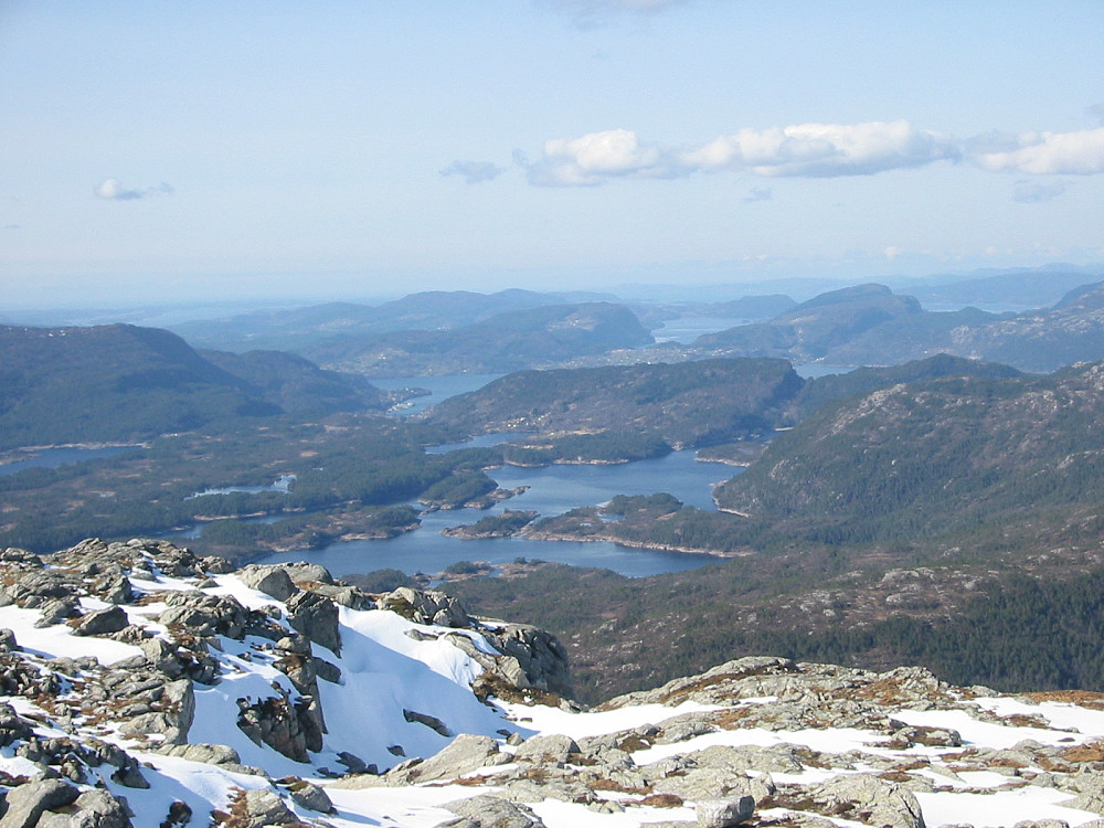 Utsikt fra Rispingen mot nord med Storavatnet