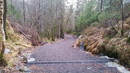 Postveien til Bergen fra nord, ny gruset ned Våkenskaret.