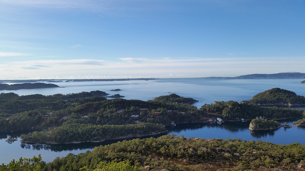 Korsfjorden, hovedinnseilingen til Bergen fra Nordsjøen. 
