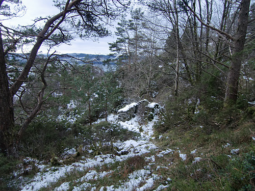 Passerte rester etter 4 gamle utmarksløer på vei oppover i Remsdalen. 