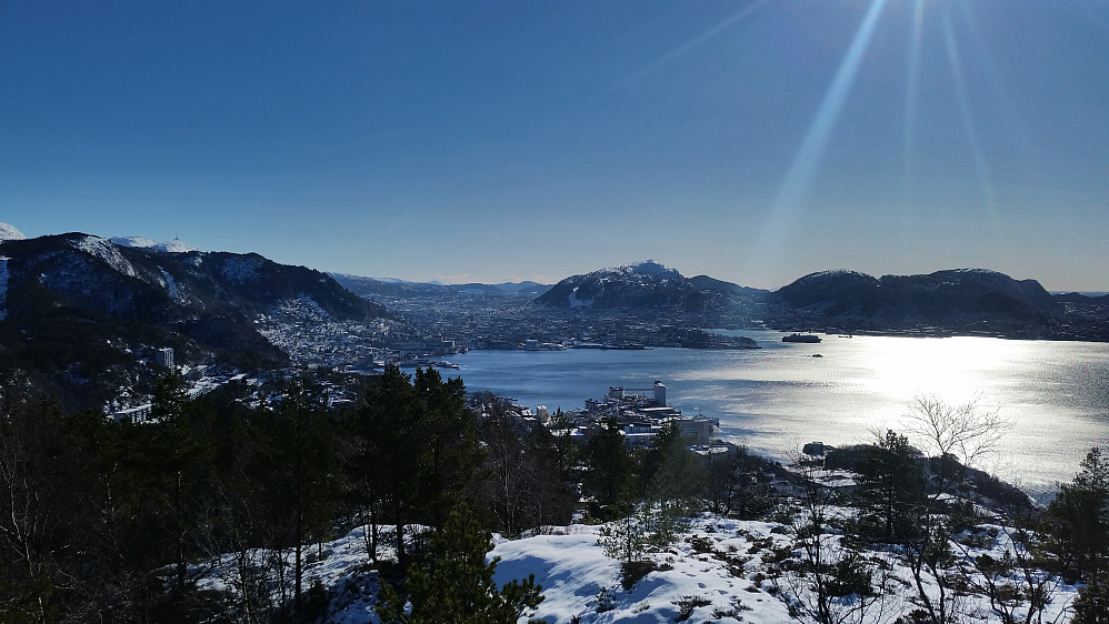 Bergen i vinterdrakt