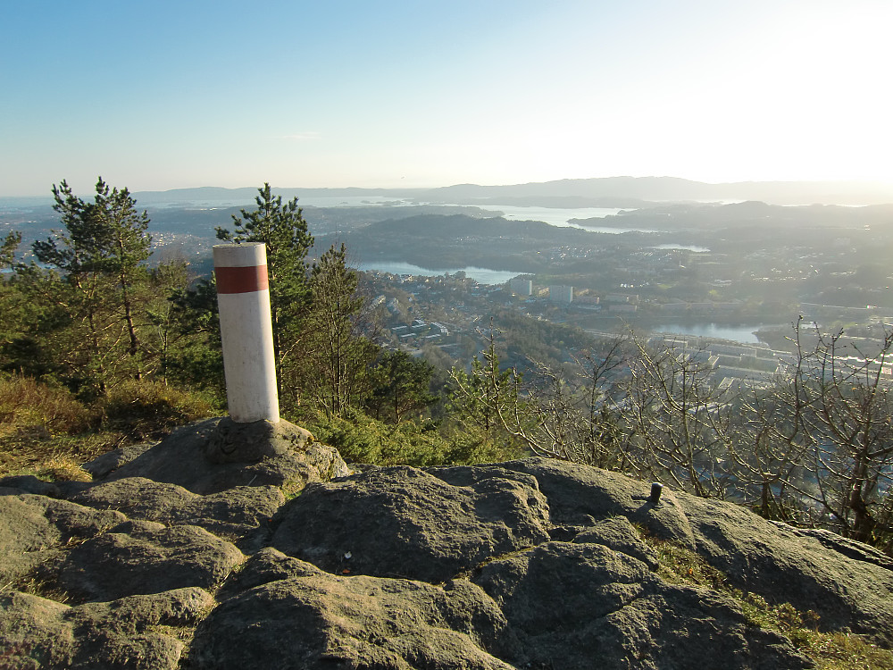 Trig.punktet litt syd for varden på Gullsteinen