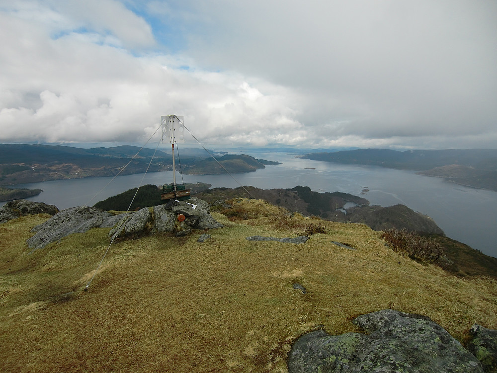 PB toppen 446 på kart med Trig.punkt. Utsikt nordover Austefjorden.