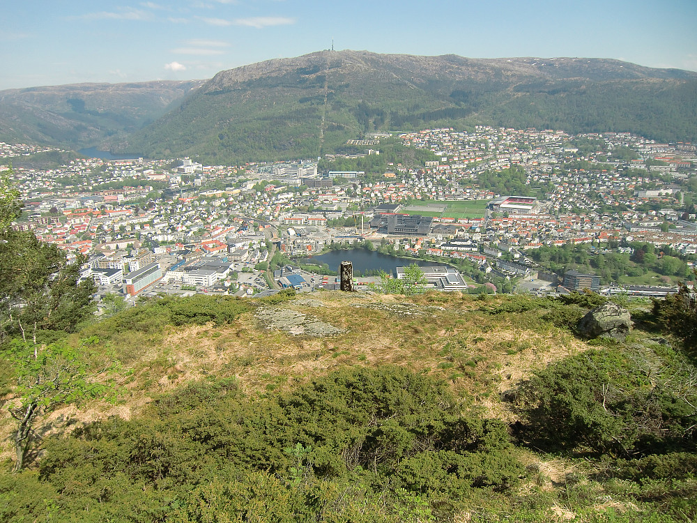 Bildet tatt fra toppen av kollen mot "Bergens varden" Kollen har ikke navn på kart og jeg kalte derfor PB. posten for Løvstakken - Solheim