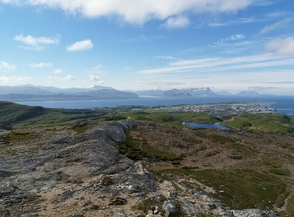 Utsikt mot sydvest med litt av Bodø.