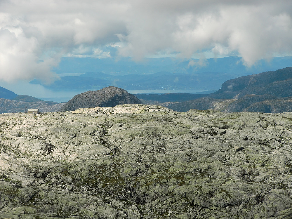 Utsikt fra Botnahorga mot Krokaksla 1200 og Reppakruna 1075 bak.  "Zoomet"