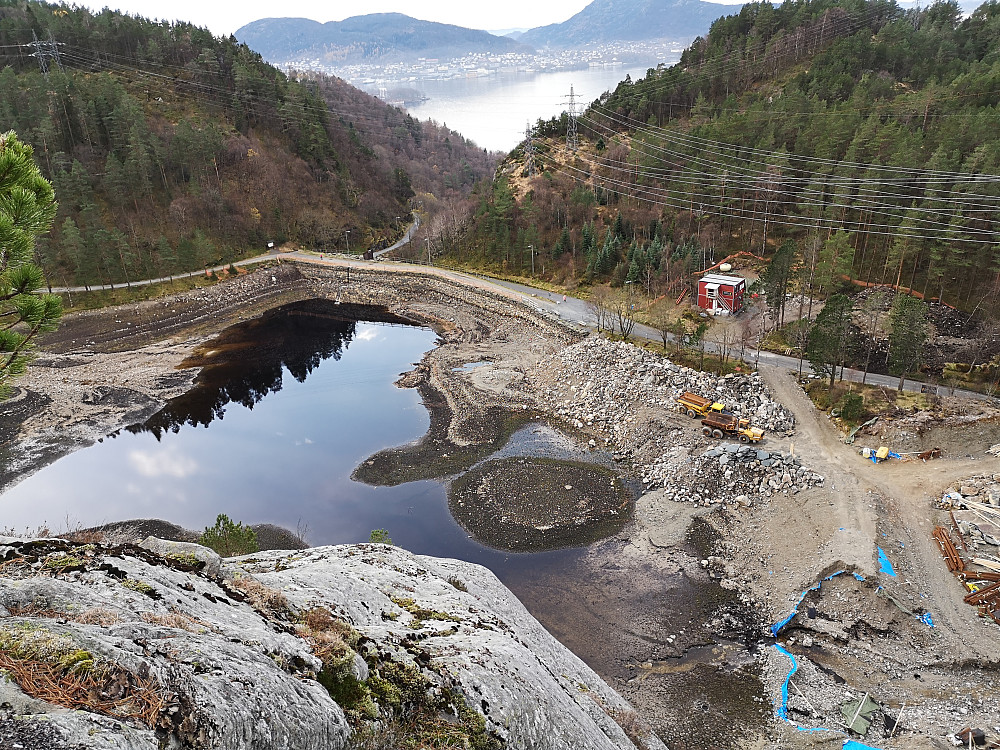 Munkebotsvatnert med demningbruddet. 