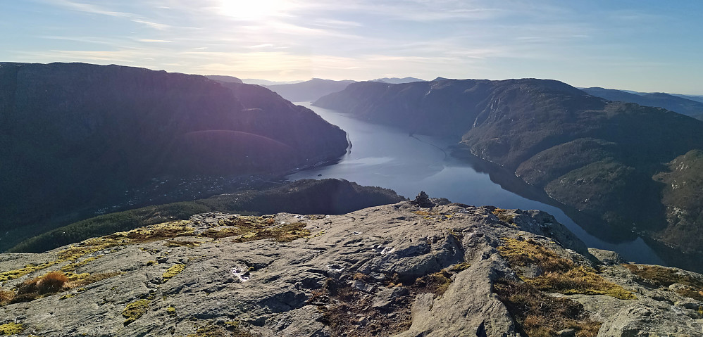 Utsikt fra hovedvarden. Stanghelle nede i skyggepartiet. Osterøy med Rispingen til høyre