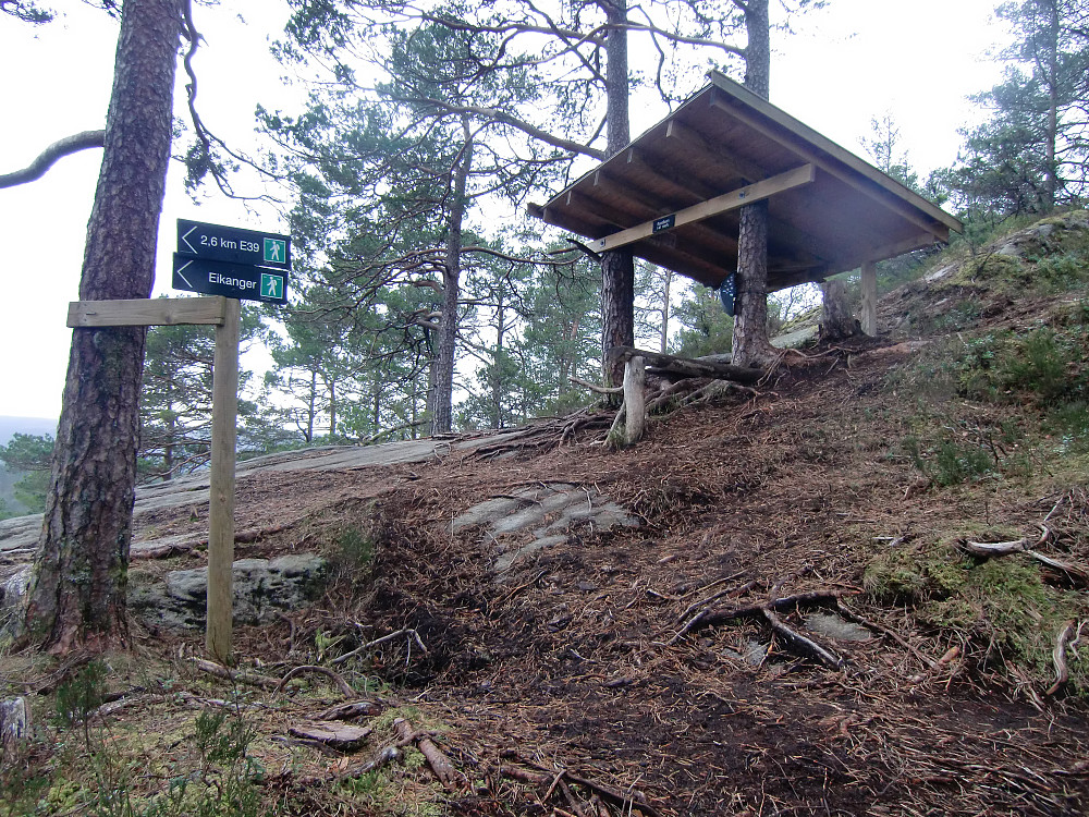 Gapahuken rett syd for toppen Baståsen