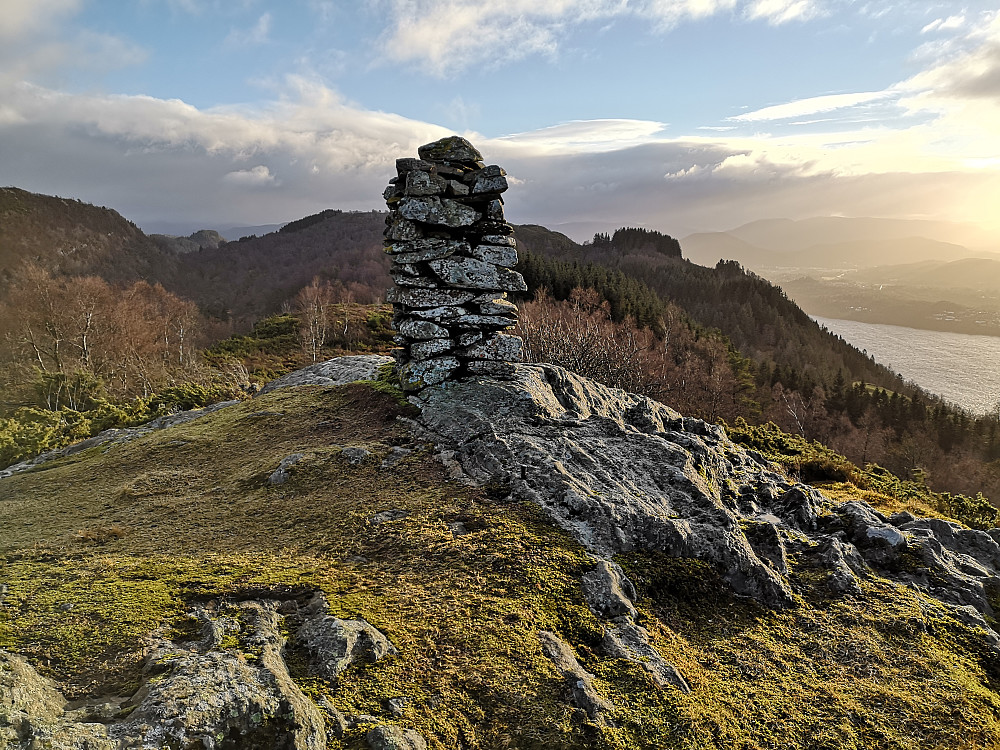 Eikelandsvarden på Sveivane sett sydover