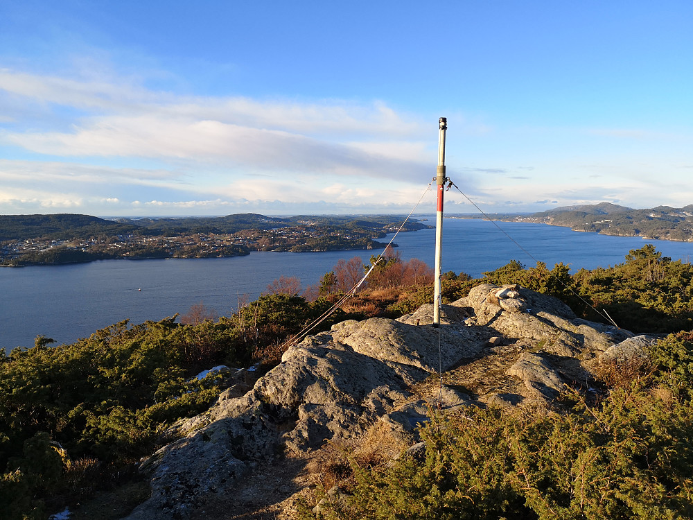 Olderhaugen 213, utsikt nordvestover ut Herdlafjorden 