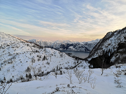 Utsikt fra Setskarhaugen nedover Bjørndalen mot Bruvik