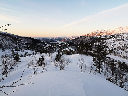 Utsikt fra Setskarhaugen nordover mot Austrevatnet og Vestrevatnet på Osterøy, også kalt Storavatnet. 
