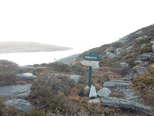 Passerte et stikryss merket med rundløype. 