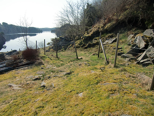 Her begynner sti, etter utmark.