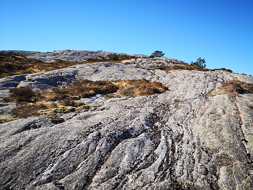 På vei opp til toppen, mest på berg.
