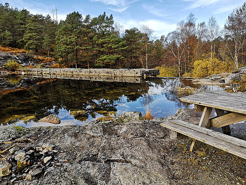 Demningen i nordenden av Språkavatnet