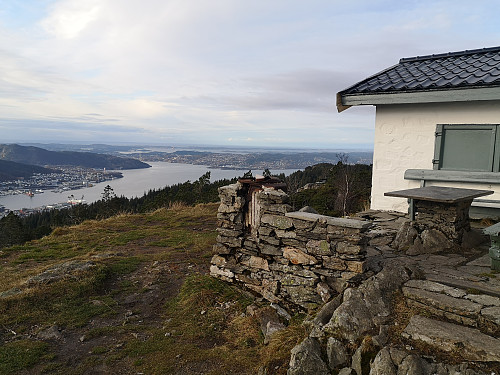 Søre Midtfjellet 450 med Fjellhytten 448