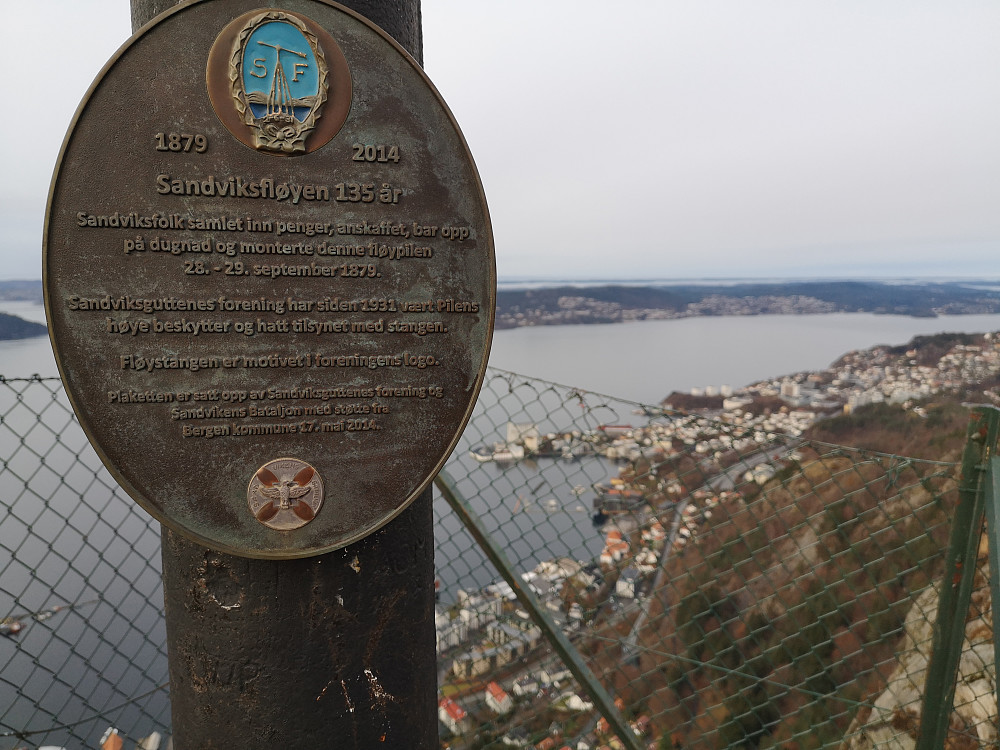 Plaketten på Sandvikspilen fra 1879