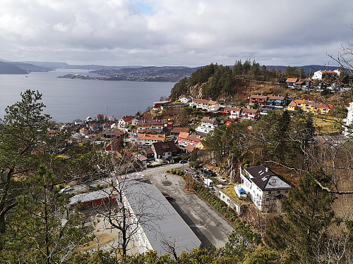 Litt sti rydding til Ørneberget i dag. Her fra et utsiktpunkt rett ovenfor barnehagen i Øyjorden