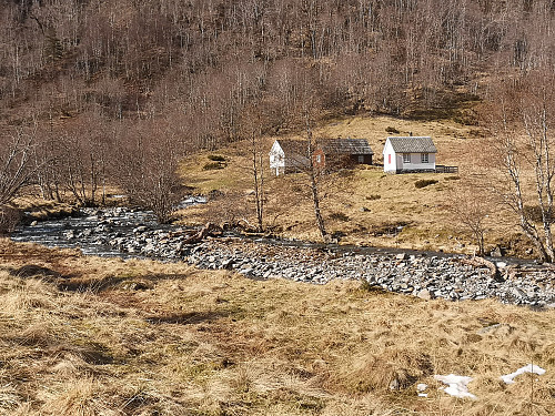 Dalsete, stølshusene på østsiden av elven