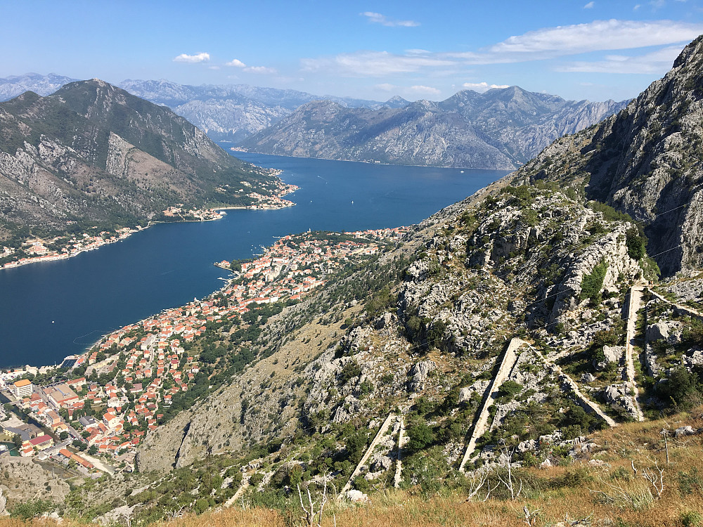 Fjorden og stien jeg kom opp