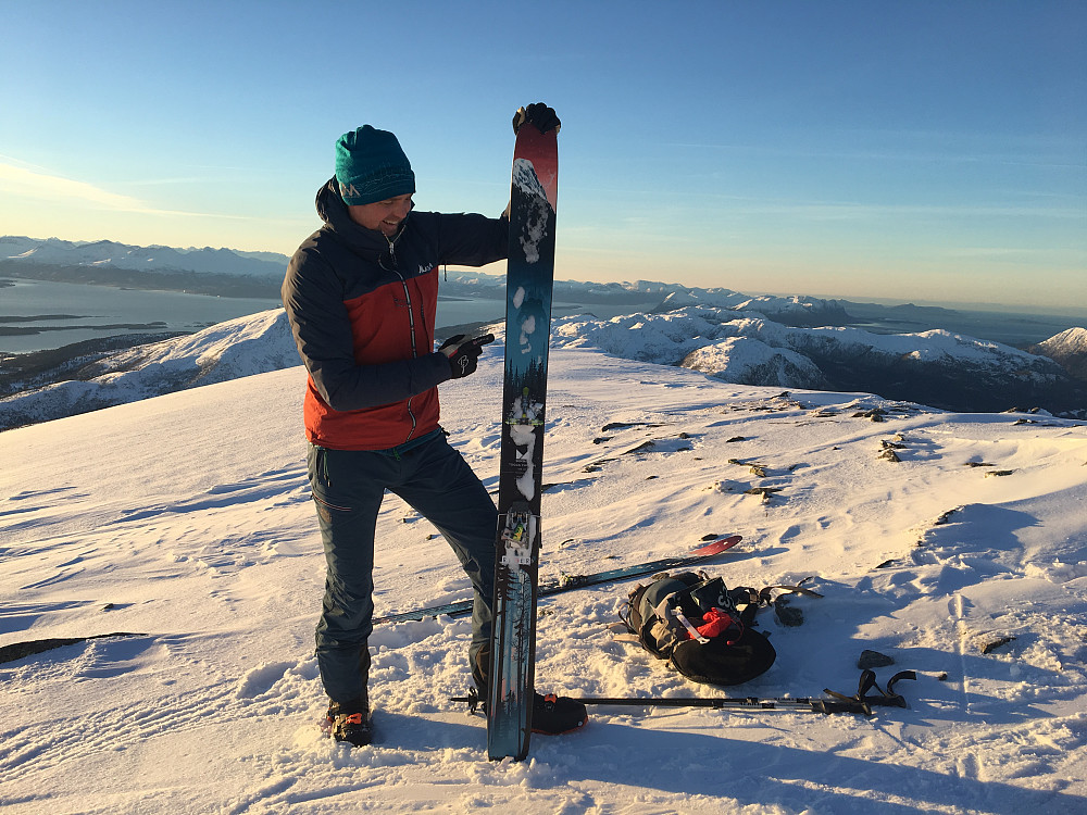 Fornøgd med ny og brei ski