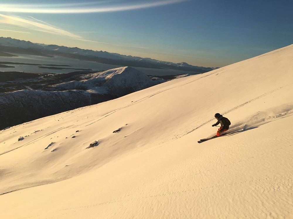 Foto: Arnto. 
Fornøgd med skiføret og lyset og støvla