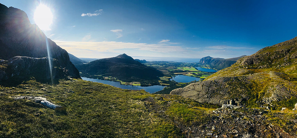 Utsikt fra Sleppskaret mot Raudtua og Hustad/Farstad