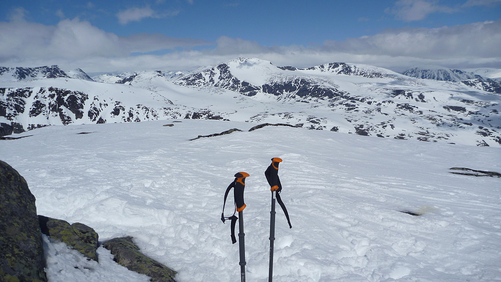 Snøforholdene på Munken, Tjønnholsoksle, Tjønnholstinden, Høgdebrotet og Besshø 14. juni. Litt mer snø enn normalt!