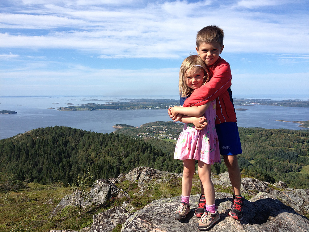 Ella og Emil på Svartnakken.