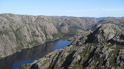 Utsikt mot nord fra Ystebøfjellet. Åna-Sira i bakgrunnen.