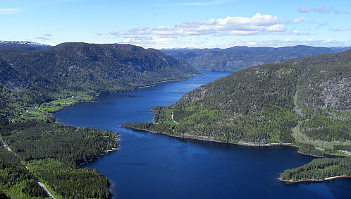 Utsikt nordover mot Åraksfjorden (nordre del av Byglandsfjorden) fra Tverrfjellet.