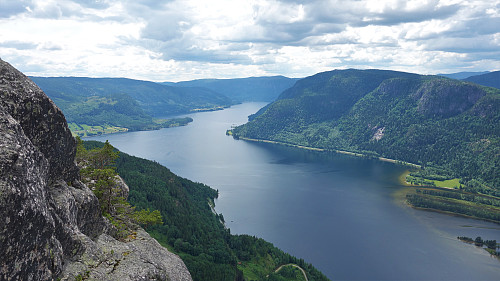 Flott utsikt til Åraksfjorden.