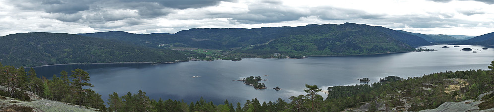 På vei opp til Vikheii. Utsikt mot øst og sør.