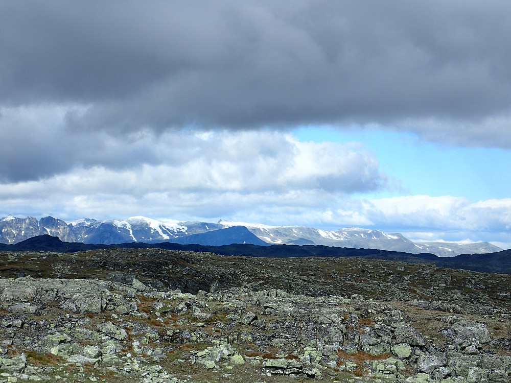 Flott utsikt mot tinderekkene i Jotunheimen