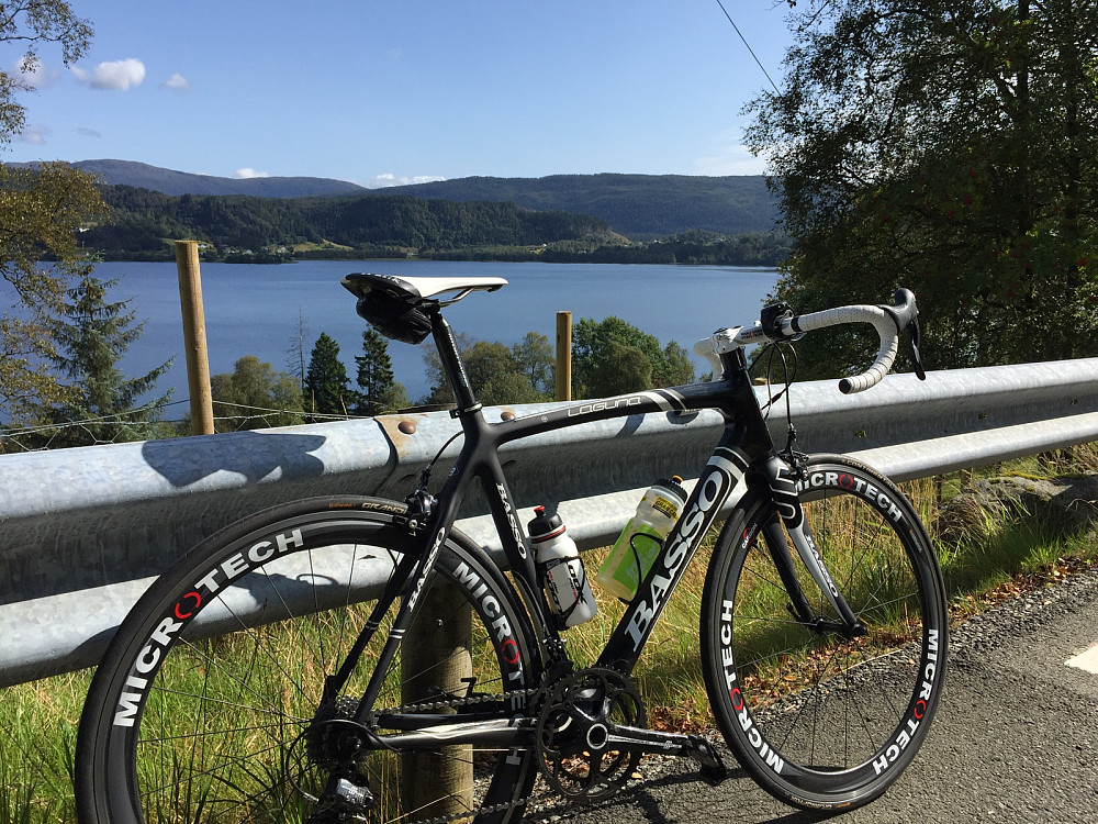 Kalandsvatnet i bakgrunnen