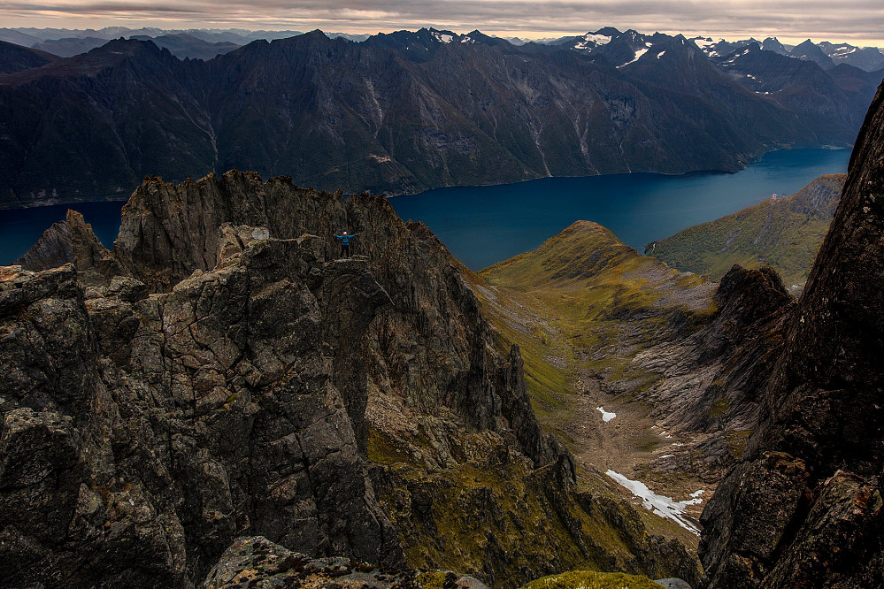 Et skikkelig krem bilde, jeg står på blokken og nyter utsikten utover Hjørundfjorden.
Foto: Paal Uglefisk Lund